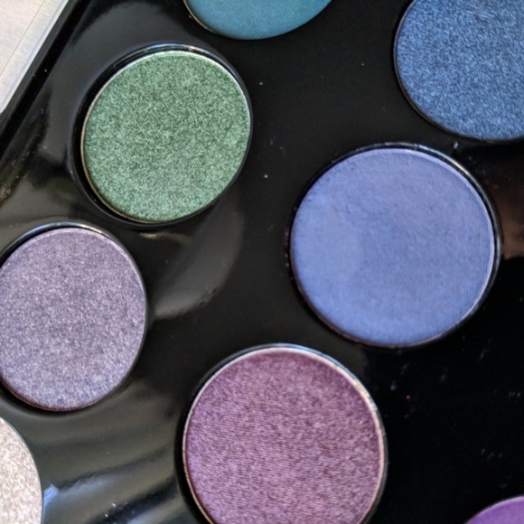 BH 28-Color Smokey Eye Edition Shadow Palette - Picture 6 of 6